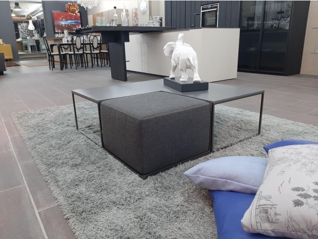Tavolino B&B Italia Area con pouf