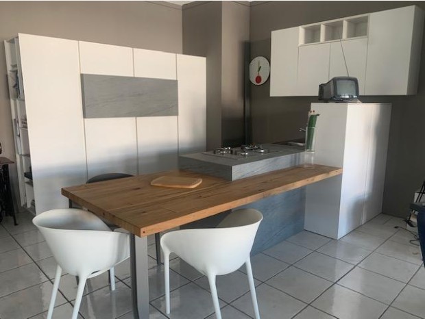 Cucina con penisola Meson's MONOLITI