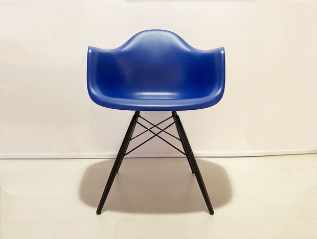 Sedia con braccioli Vitra DAW