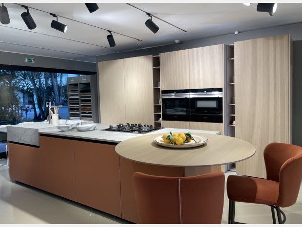 Cucina con Isola Arredo3 GLASS + ASIA CANNETTATO