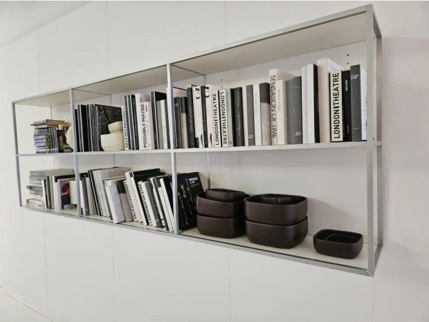 Piccola libreria B&B Italia Cross