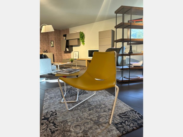 Poltrona con pouf MIDJ APELLE