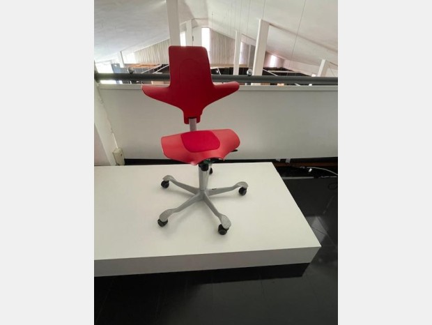 Sedia ufficio Hag Capisco Puls 8010