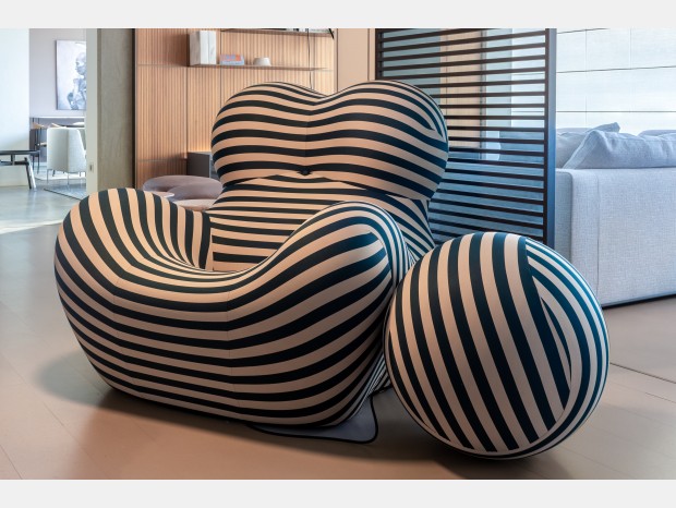 Poltrona con pouf B&B Italia Up50 - rigata beije e verde petrolio