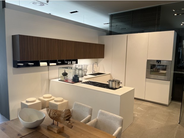 Cucina con penisola Ernestomeda One80