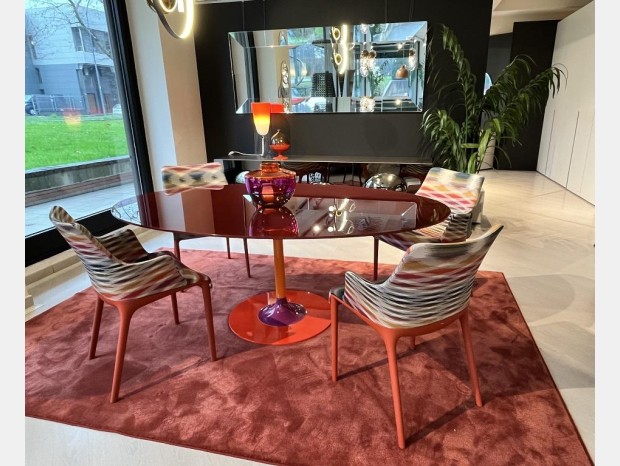 Tavolo ovale Kartell THIERRY XXL  con ELEGANZA NIA MISSONI
