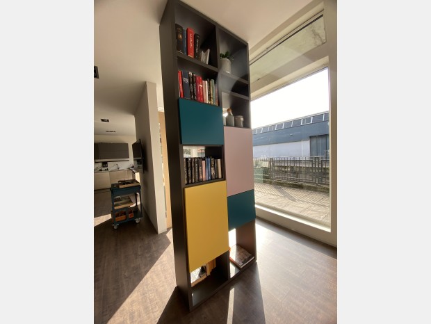 Piccola libreria Scavolini Sistema parete fluida