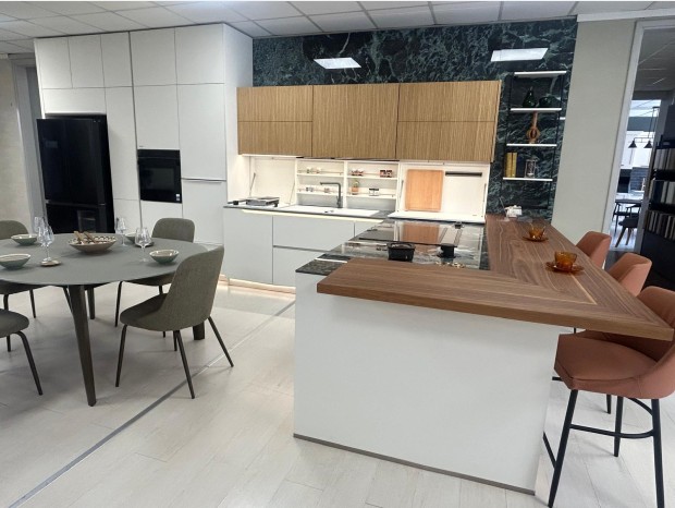 Cucina con penisola Produzione Tedesca Senso (senza elettrodomestici)