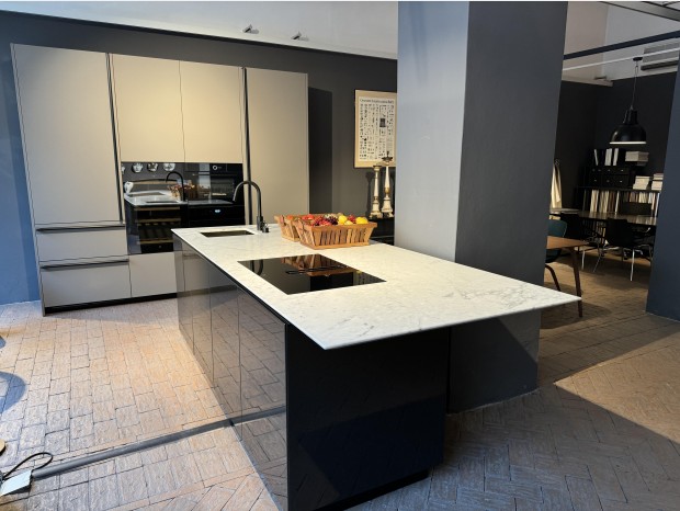 Cucina con Isola Boffi Isola K14 e colonne stadard