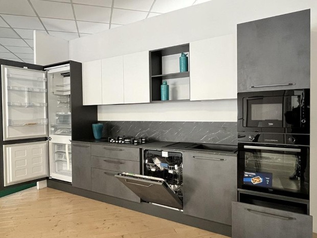 Cucina lineare Bindi Cucine CITY con maniglia