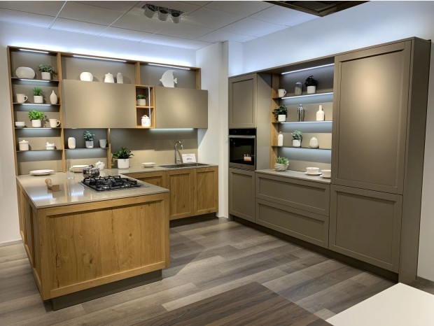 Cucina con penisola Veneta Cucine Milano