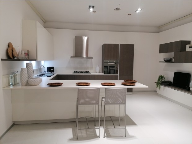 Cucina con penisola Veneta Cucine Tulipano