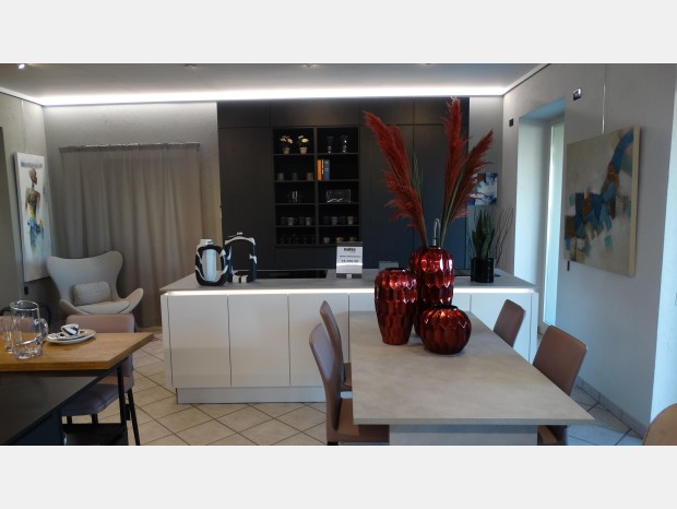Cucina con Isola Nolte Küchen Soft Lack e Tavola