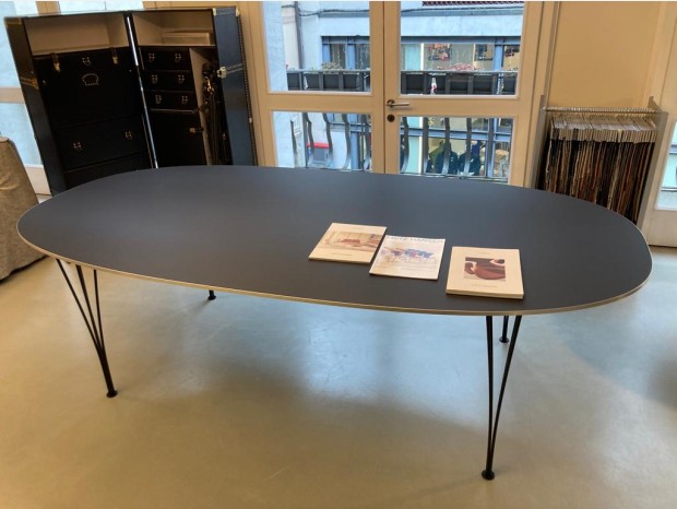 Tavolo ovale Fritz Hansen SUPERELLISPSE