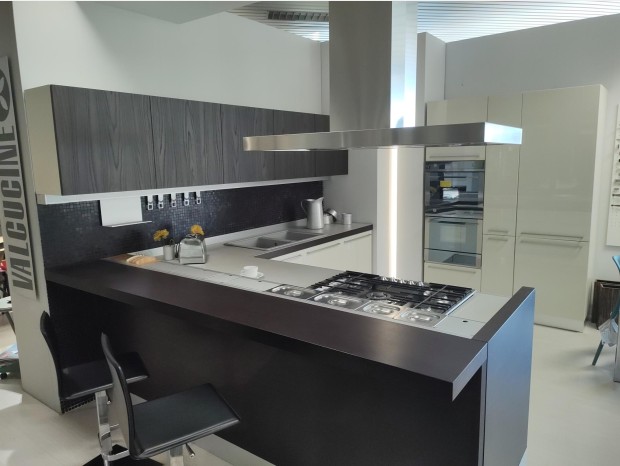 Cucina con penisola GM Cucine modello 22