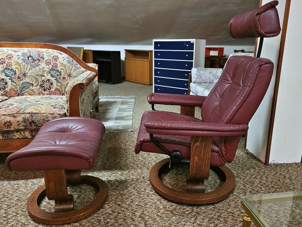 Poltrona con pouf Produzione Artigianale Stressless