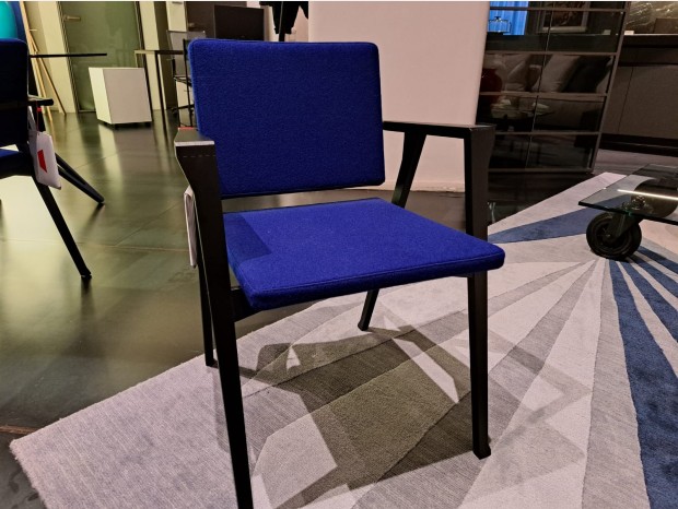 Sedia con braccioli Cassina luisa