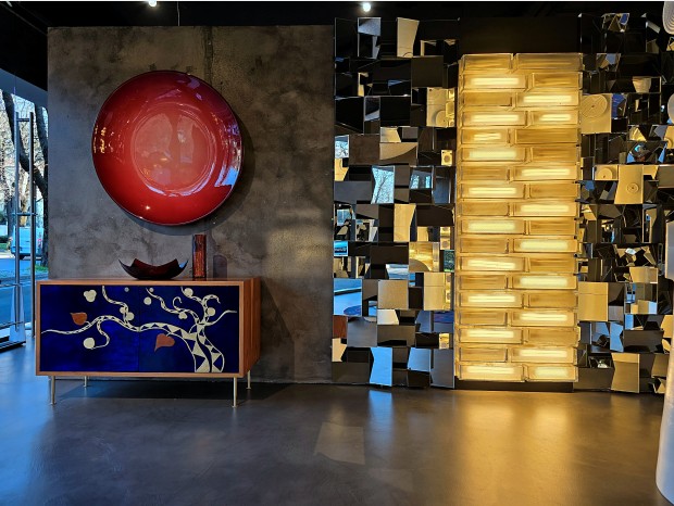 Lampada da parete Flos Ontherocks  (Installazione Luminosa Verticale)