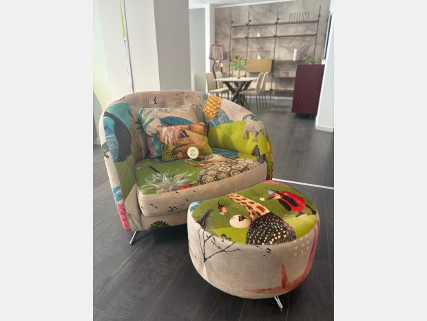 Poltrona con pouf Fama ASTORIA