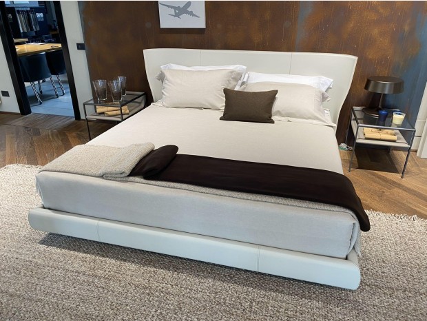 Letto matrimoniale B&B Italia Alys