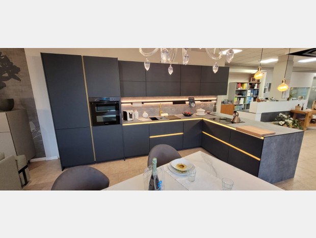 Cucina con penisola Bombelli Cucine Easy Tuoch
