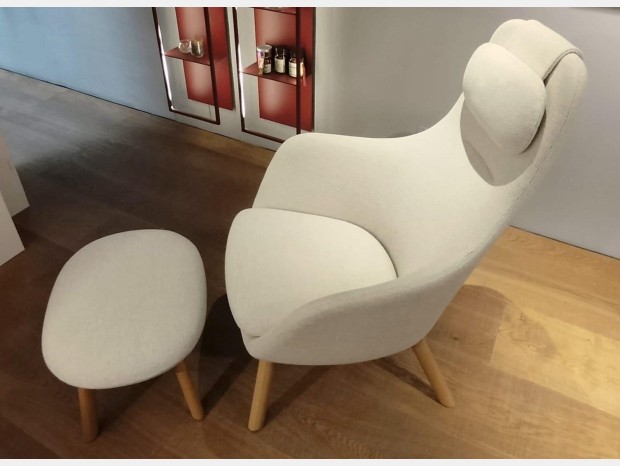 Poltrona con pouf Vitra Hal Lounge Chair