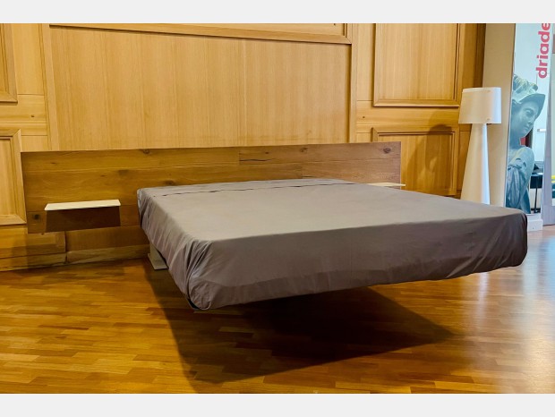 Letto matrimoniale Lago Fluttua Wildwood con mensole testata in vetro