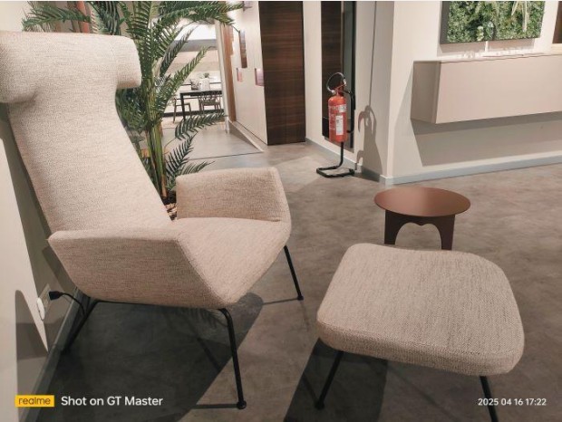 Poltrona con pouf Pianca Dora