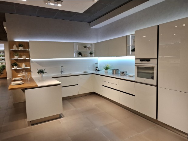 Cucina con penisola Veneta Cucine Riflex