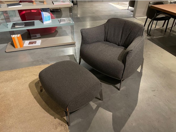 Poltrona con pouf Poltrona Frau Archibald Gran Comfort