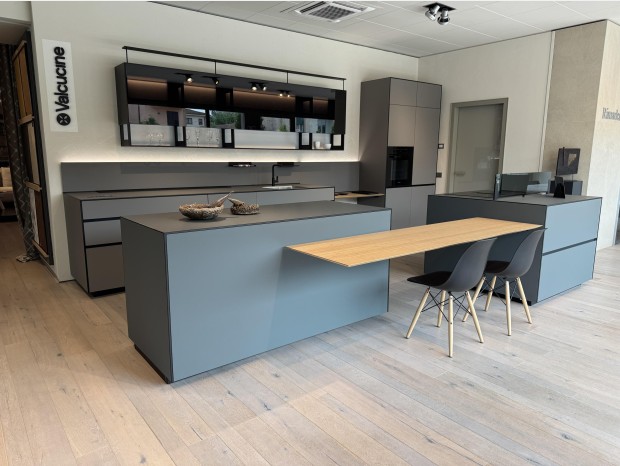 Cucina con Isola Valcucine Riciclantica