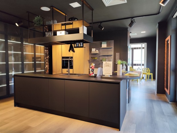 Cucina con Isola Lube COLONNE OLTRE - BASI IMMAGINA