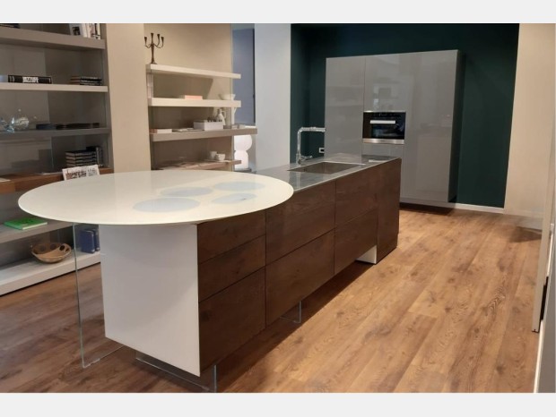 Cucina con Isola Lago 36e8 - piano tondo