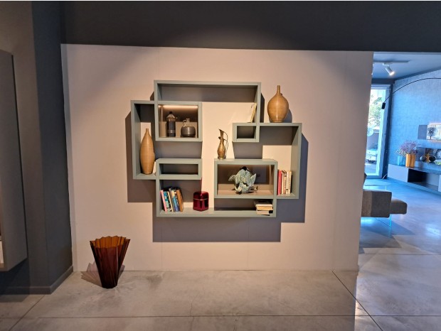 Piccola libreria Lago Lagolinea con teche
