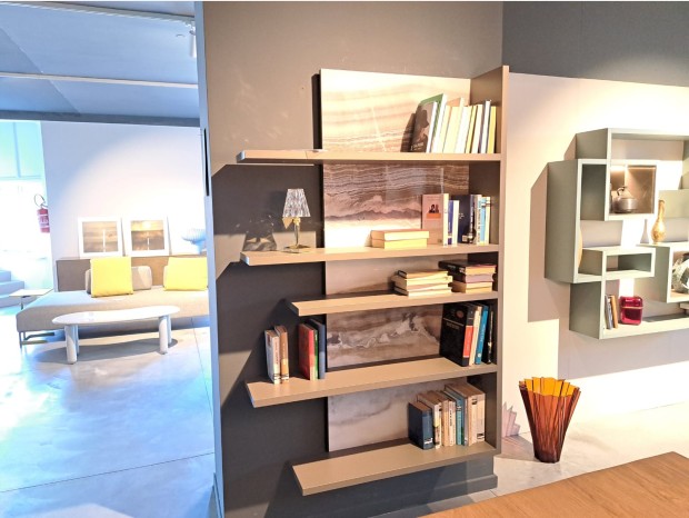 Piccola libreria Lago Pentagram