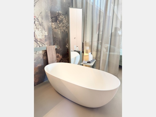 Vasca da bagno Edonè Mini-Ray con la Colonna Girevole