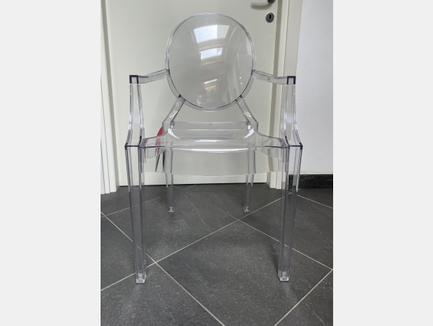 Sedia con braccioli Kartell Louis Ghost