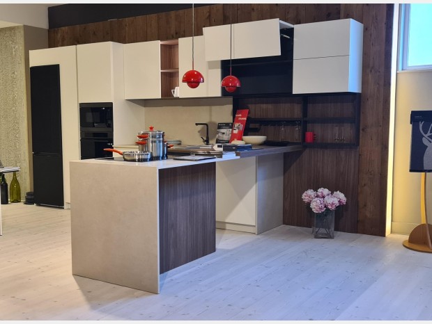 Cucina con penisola Valdesign LOGICA