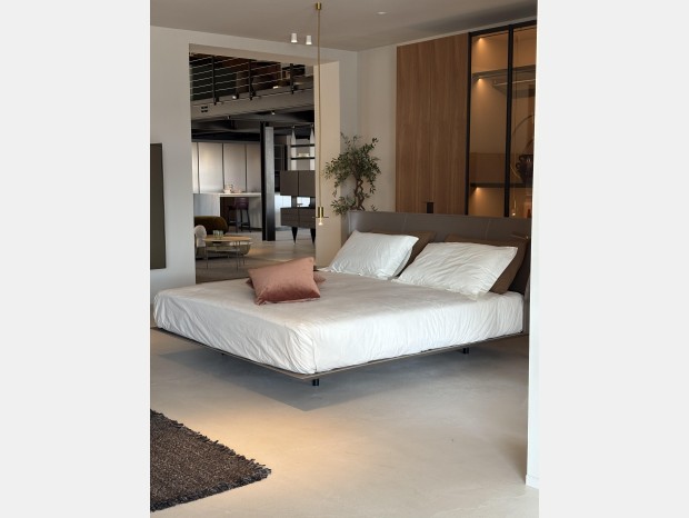 Letto matrimoniale B&B Italia Alys