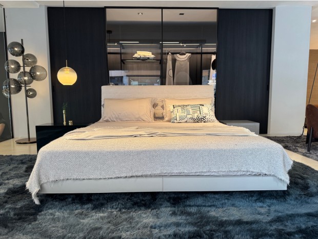 Letto matrimoniale Minotti Roger Bed