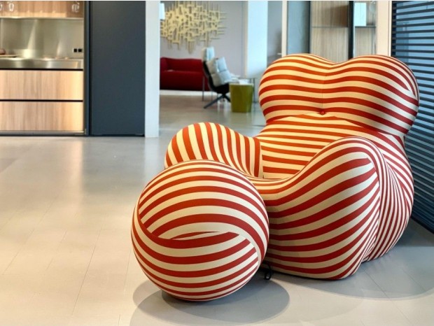 Poltrona con pouf B&B Italia Serie Up 2000 - rigata beije e arancio