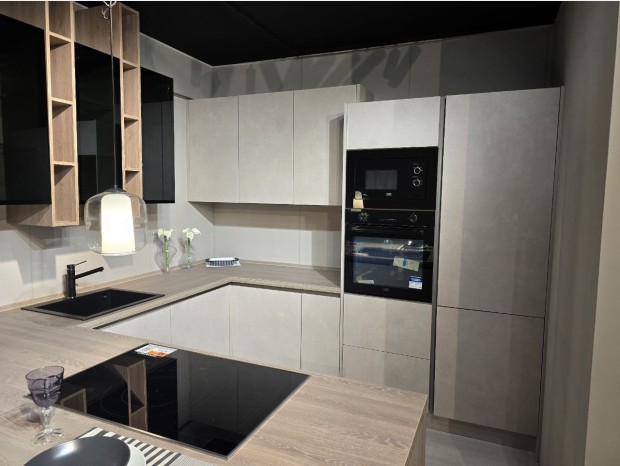 Cucina con penisola Produzione Tedesca Riva