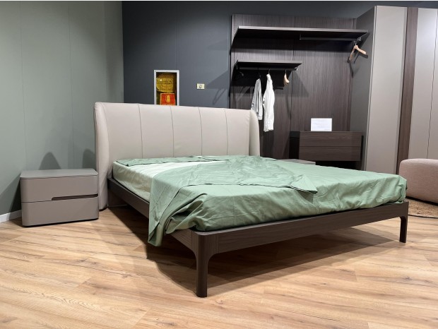 Letto con gruppo Santa Lucia Letto "Scirocco"; Gruppo "Opale"