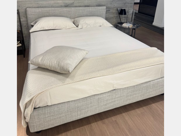 Letto matrimoniale con contenitore Flou notturno