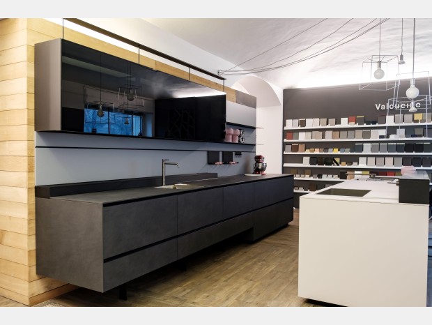 Cucina con Isola Valcucine Ricilantica