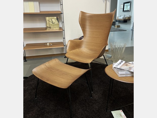 Poltrona con pouf Kartell K/WOOD