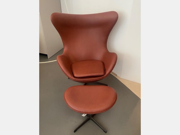 Poltrona Fritz Hansen EGG  + POUFF