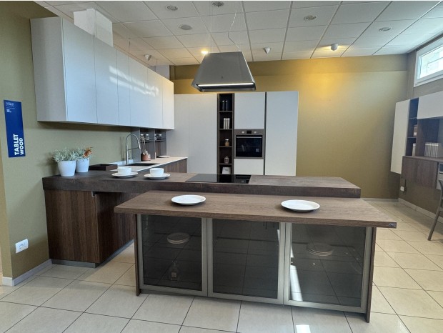 Cucina con penisola Creo Kitchens Tablet Neck Wood