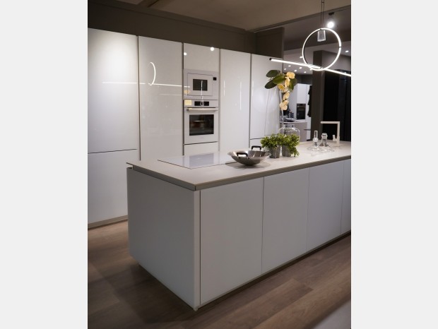 Cucina con Isola La Casa Moderna ALUTECH