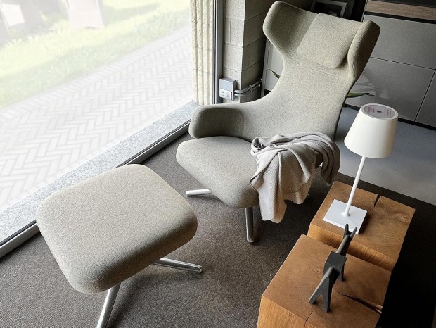 Poltrona con pouf Vitra Grand Repos & Ottoman